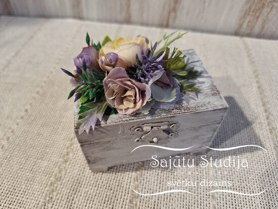 Koka kastīte ar violetiem ziediņiem Nr.26